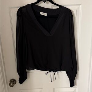 lola & sophie chiffon layover v-neck top in black size medium